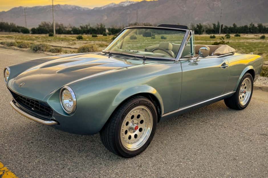 1978 Fiat 124 Spider (1966-1985) sold for $15,500