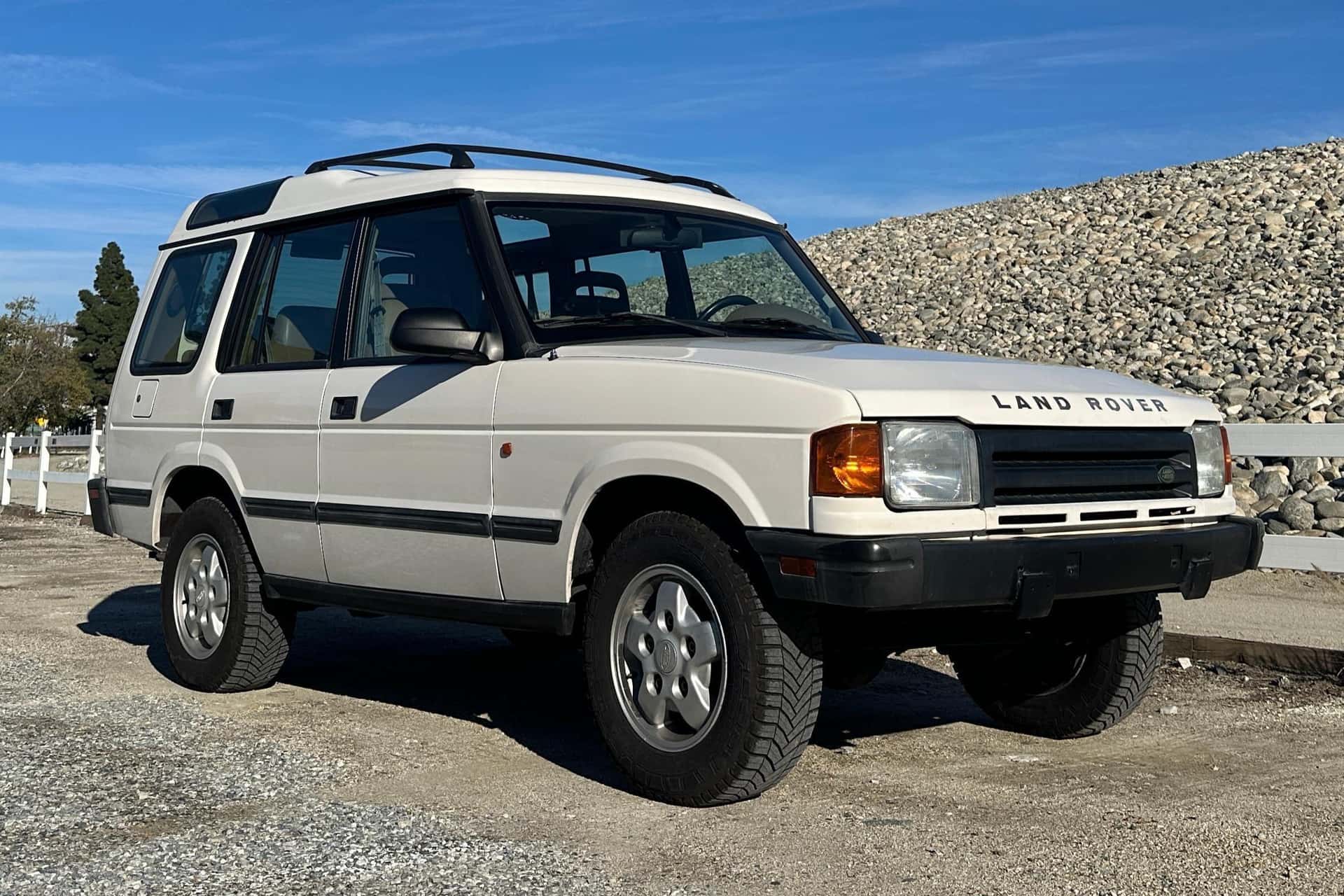 1996 Land Rover Discovery sold for $4,200