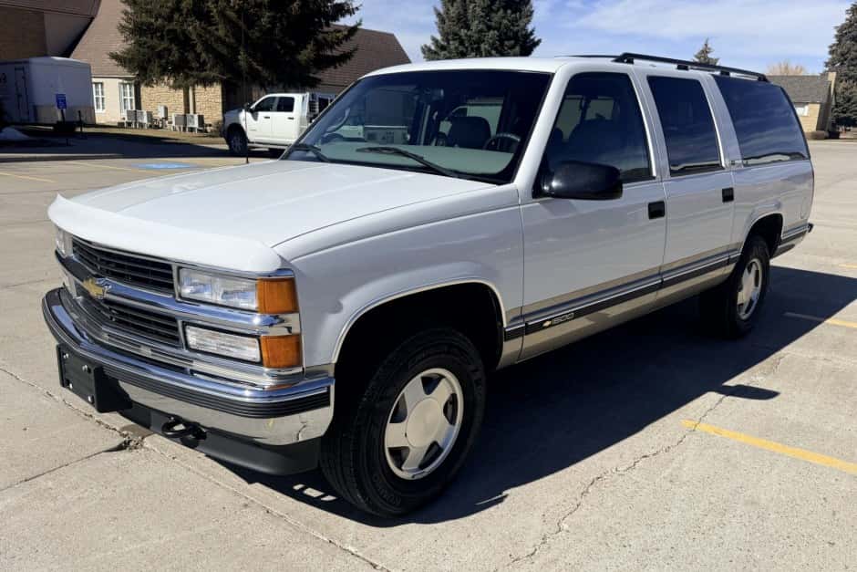 1999 Chevrolet Suburban (GMT400 1992-1999) sold for $26,000
