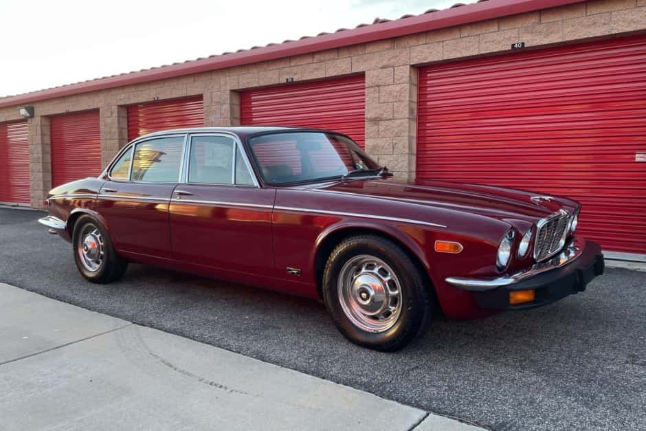1976 Jaguar XJ Series 2 (1974-1979) sold for $3,099