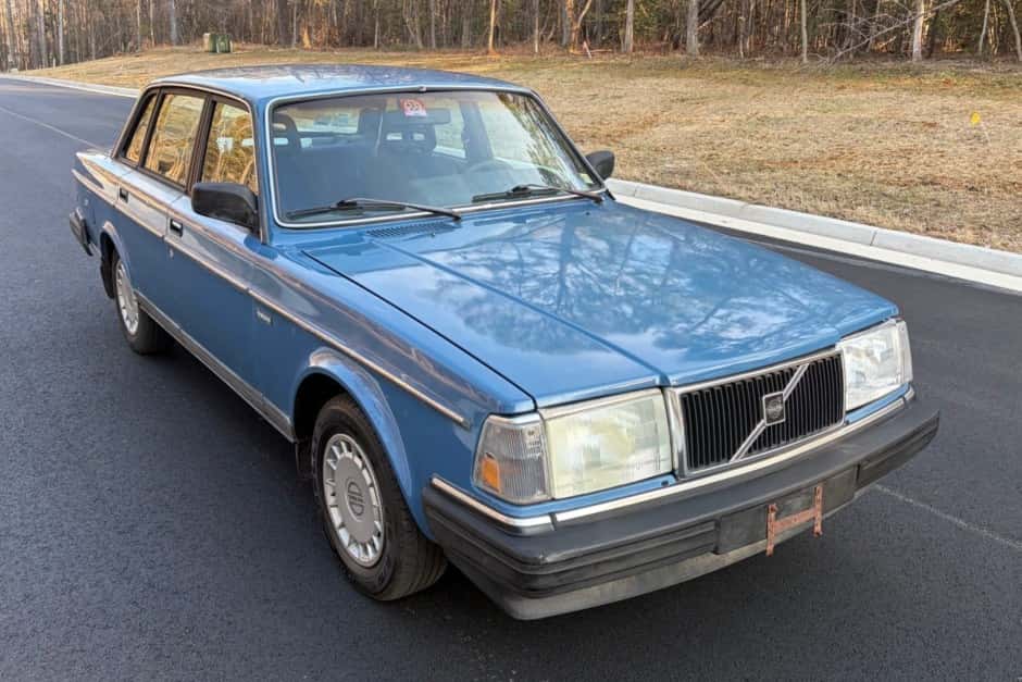 1988 Volvo 240 sold for $10,700