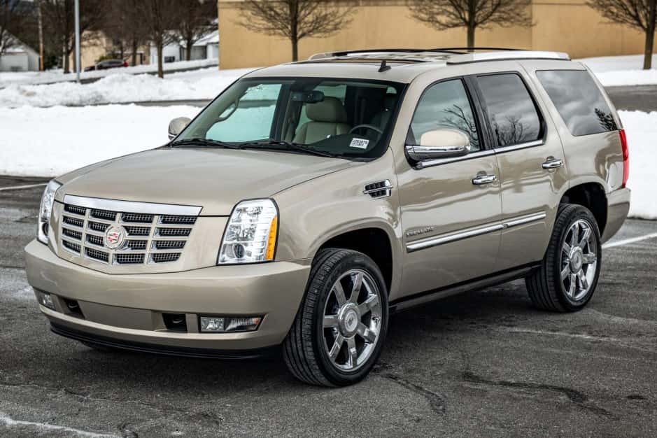 2010 Cadillac Escalade & EXT GMT900 (2007-2014) sold for $22,250