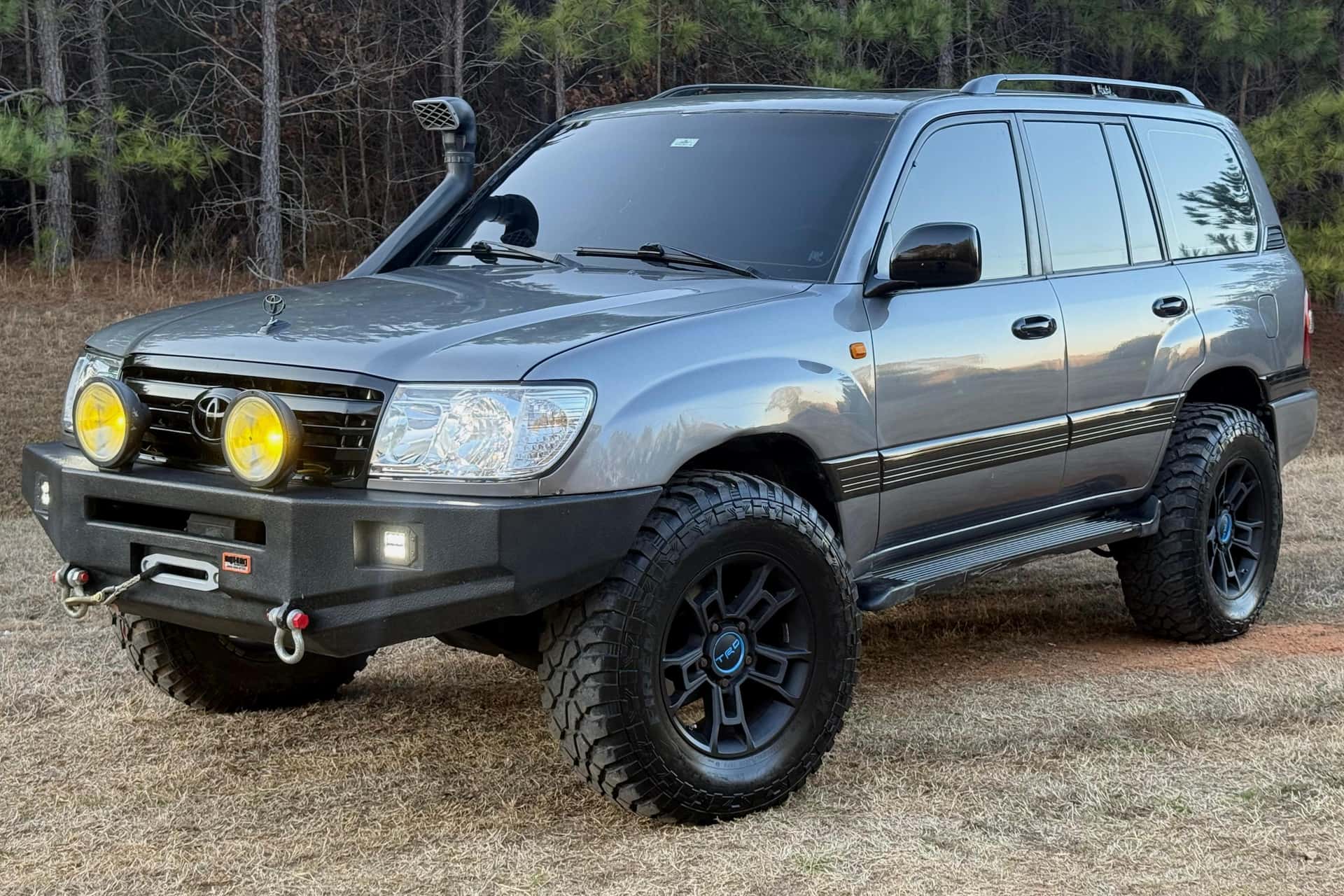 2000 Toyota Land Cruiser sold for $21,250