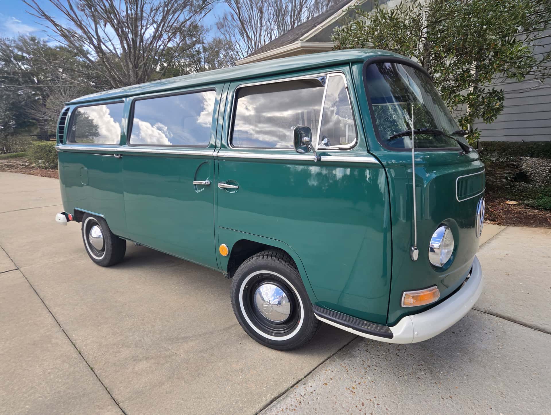 1969 Volkswagen Bus sold for $22,900