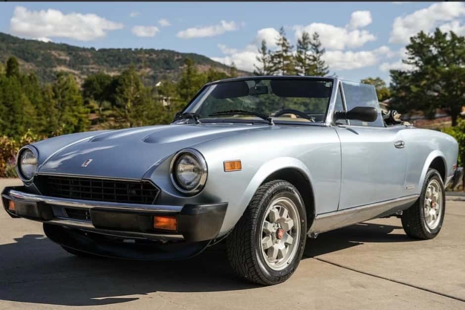 1984 Fiat 124 Spider (1966-1985) sold for $11,250