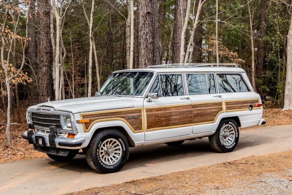 1989 Jeep SJ Grand Wagoneer sold for $14,000