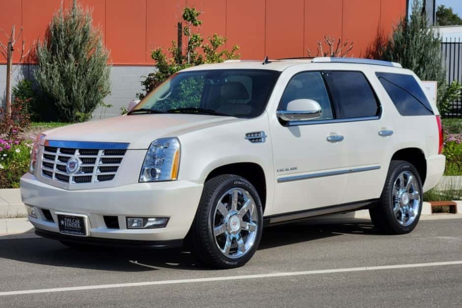 2011 Cadillac Escalade & EXT GMT900 (2007-2014) sold for $31,500