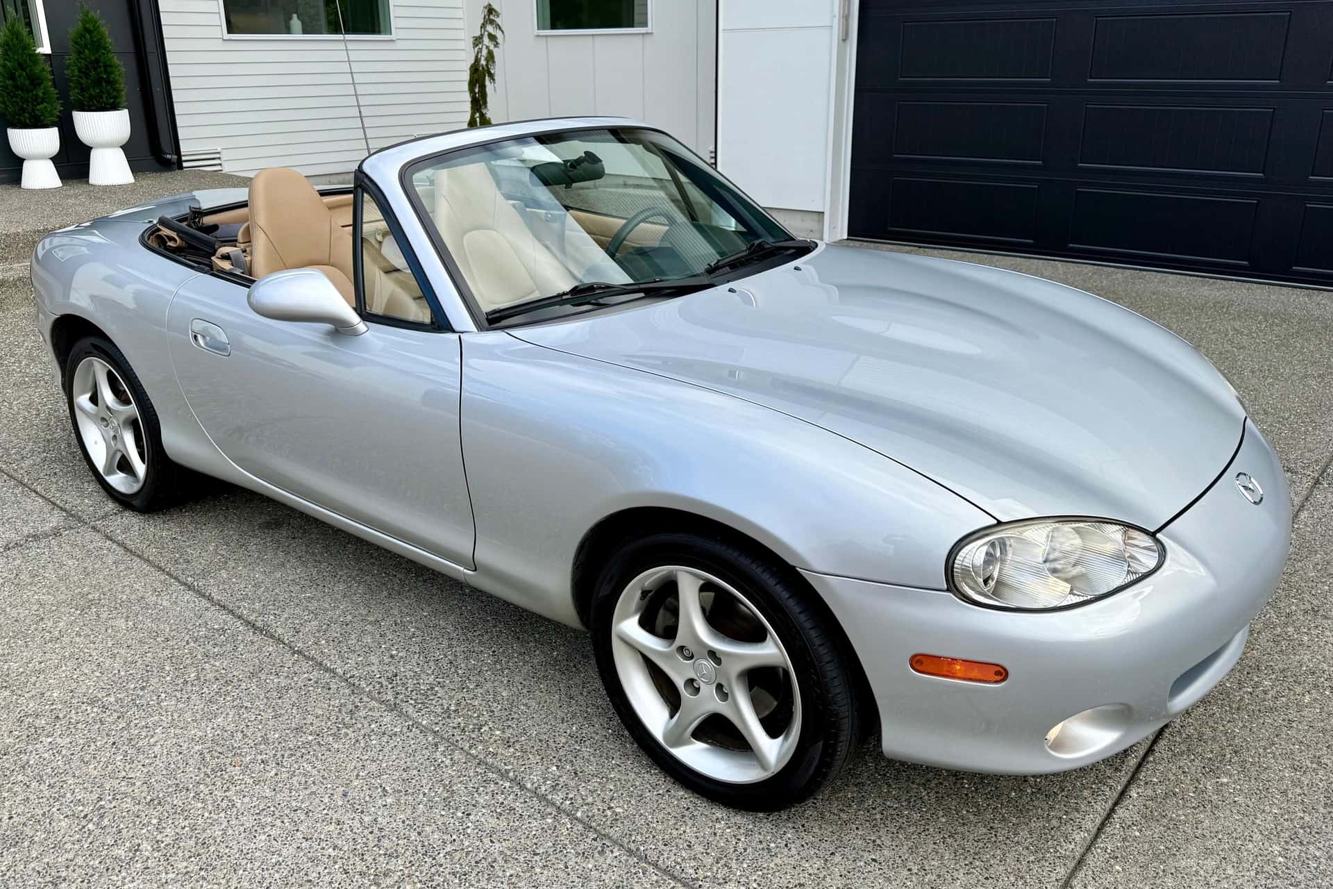 2002 Mazda NB Miata sold for $8,800
