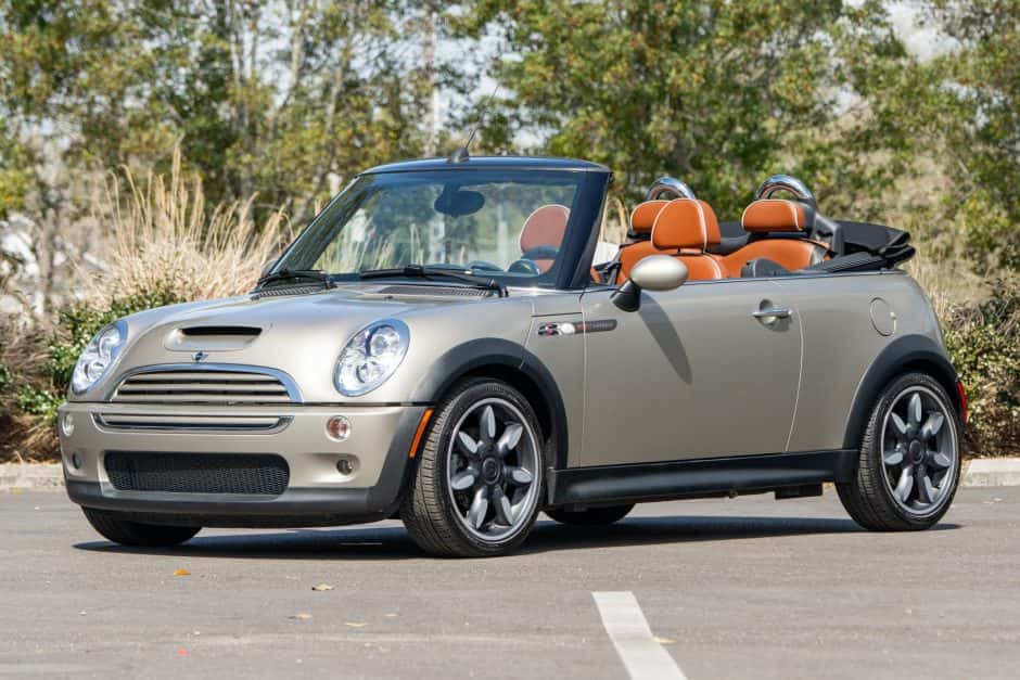 2007 Mini R52 Cooper Convertible sold for $16,001