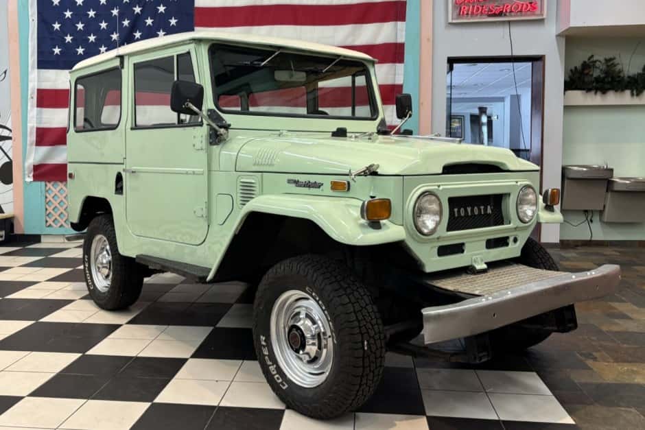 1970 Toyota Land Cruiser FJ40 sold for $18,100