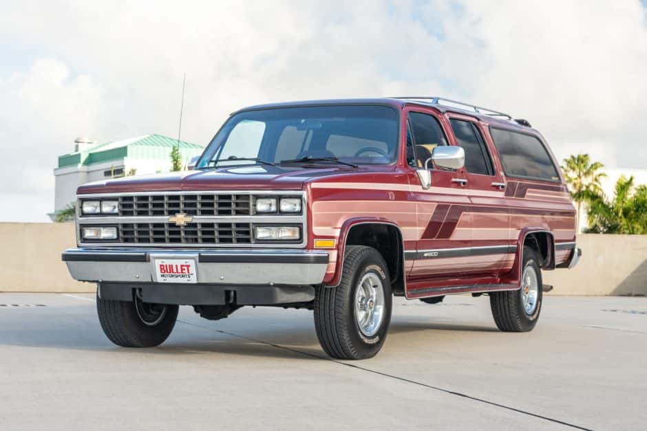 1990 Chevrolet Suburban (1973-1991) sold for $16,666
