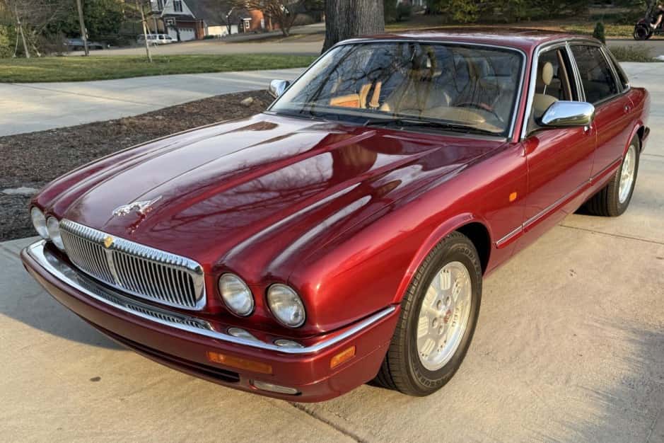 1995 Jaguar X300 XJ (1995-1997) sold for $12,000