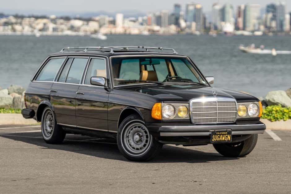 1985 Mercedes-Benz W123 sold for $18,000
