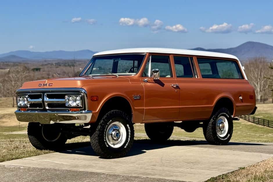1972 GMC Suburban (1967-1972) sold for $87,500