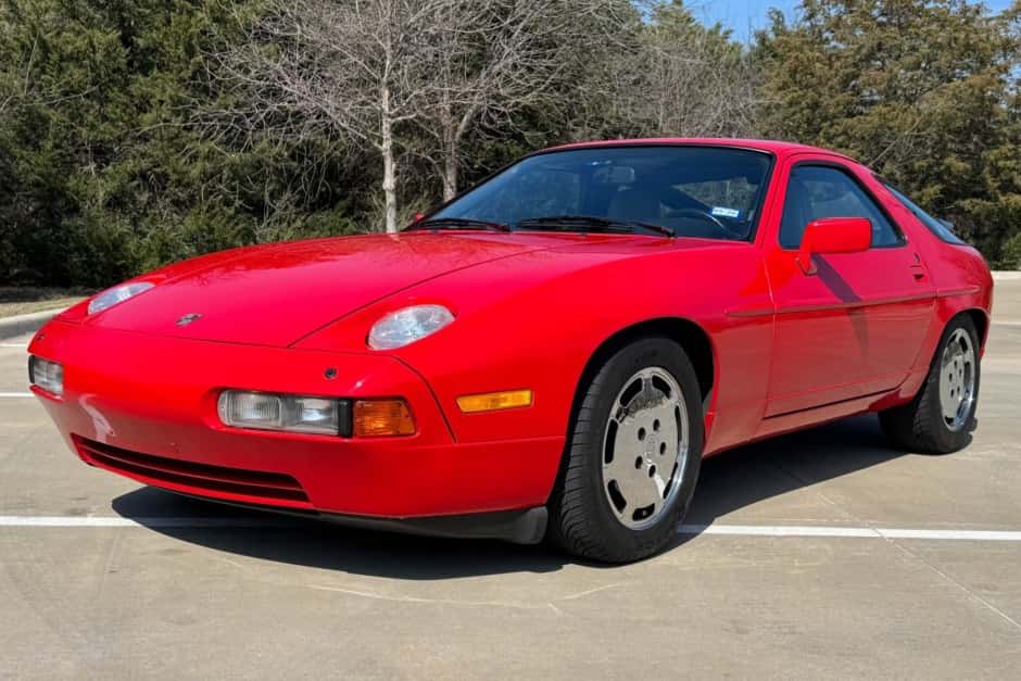 1988 Porsche 928 sold for $17,580