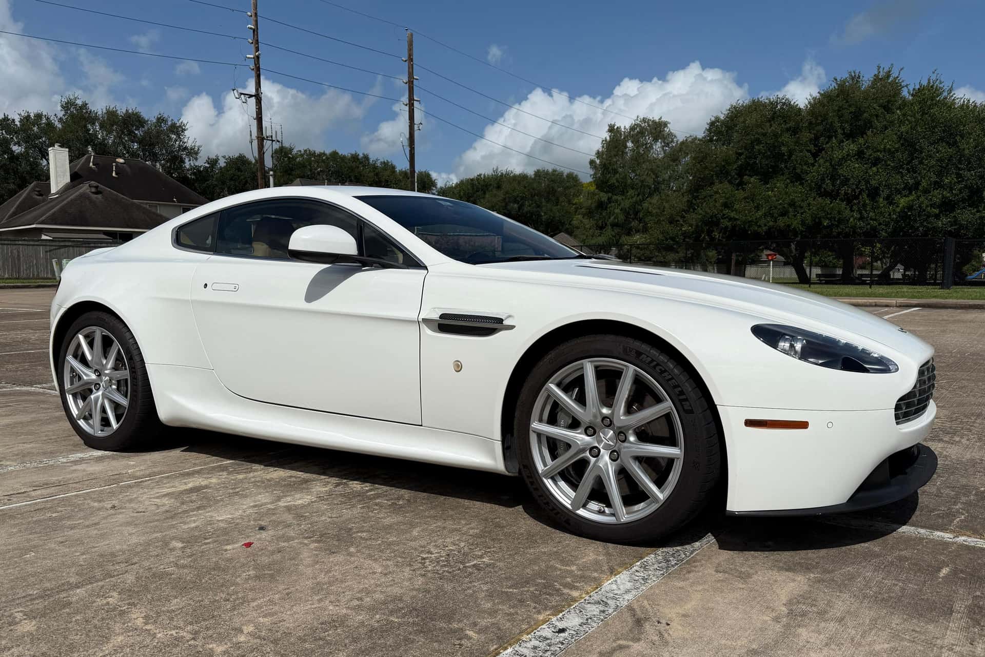 2013 Aston Martin Vantage sold for $35,555
