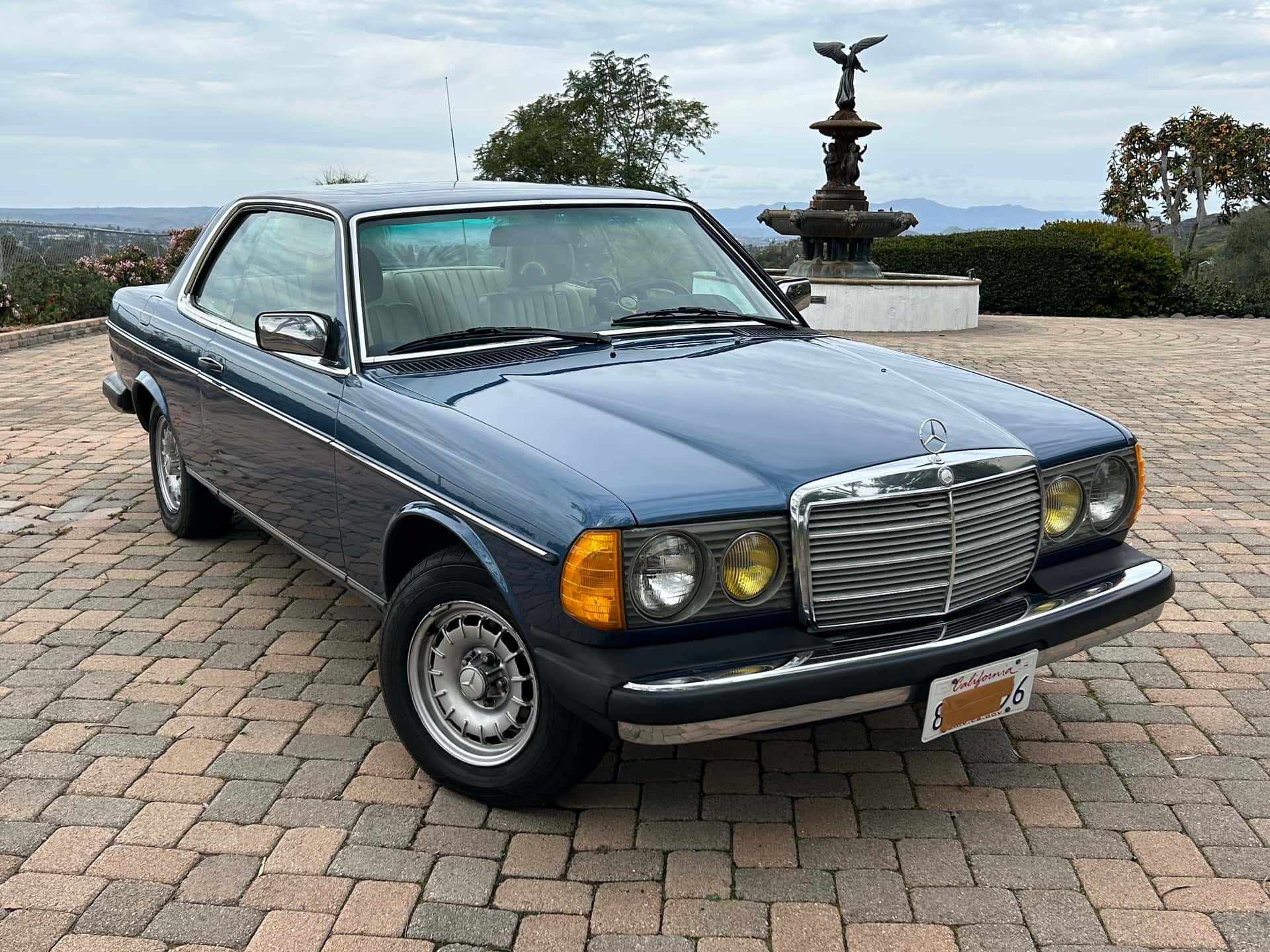 1984 Mercedes-Benz 300CD sold for $10,200