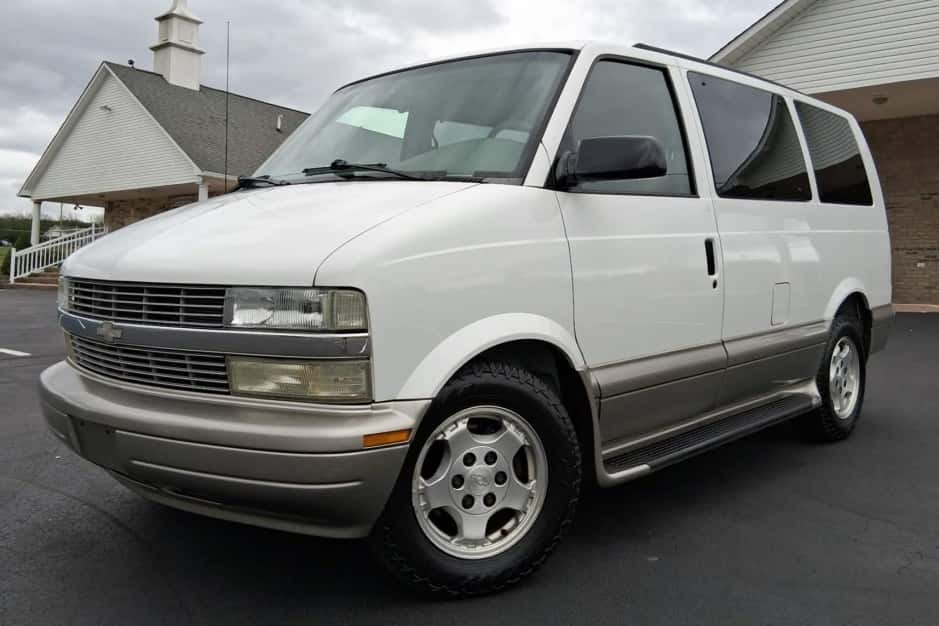 2004 Chevrolet Astro sold for $8,300