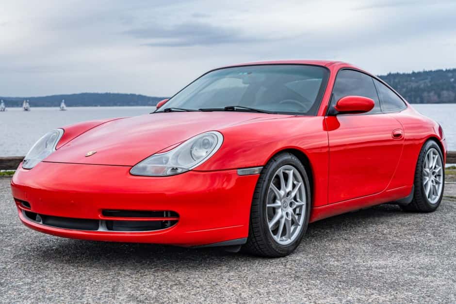 2001 Porsche 996 911 Carrera sold for $38,996