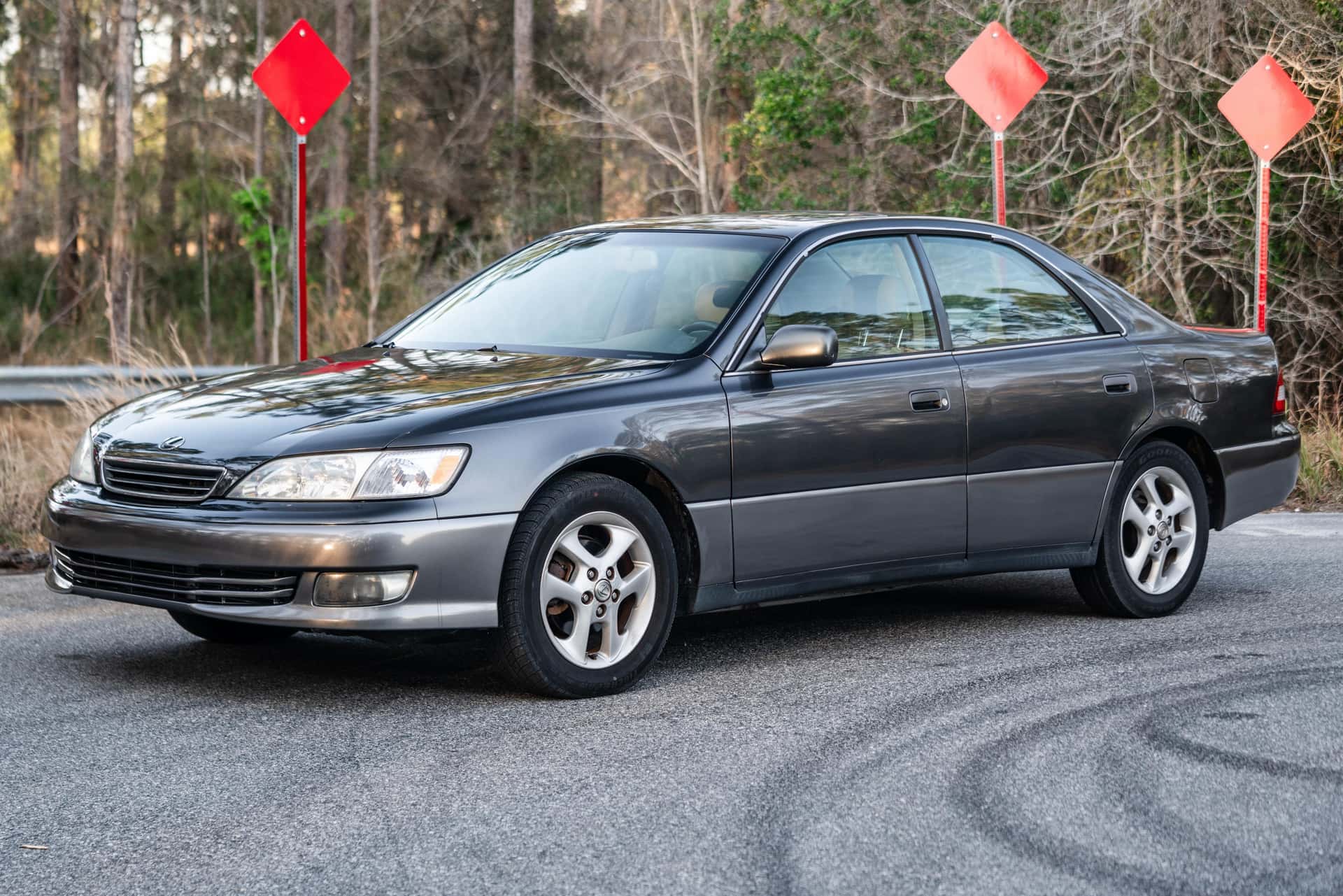2000 Lexus ES sold for $7,800