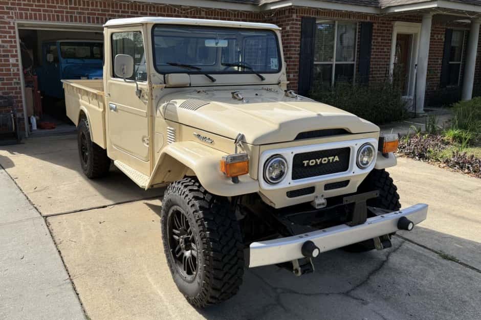 1982 Toyota Land Cruiser FJ45 sold for $20,500
