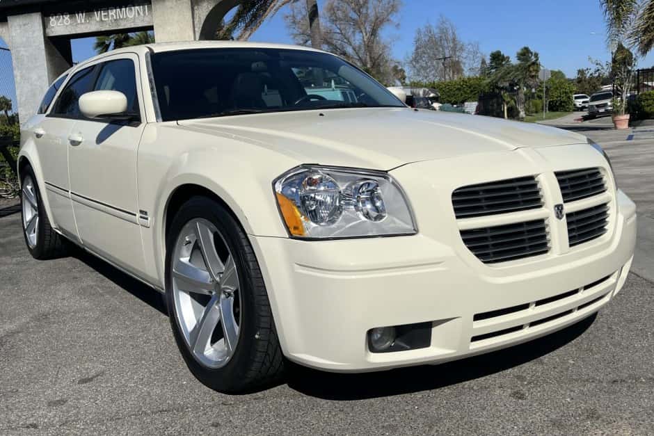 2005 Dodge Magnum sold for $15,500
