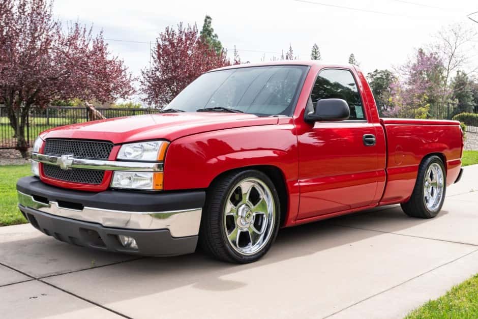 2004 Chevrolet Silverado GMT800 (1999-2007) sold for $26,500