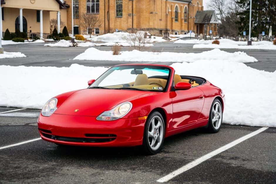1999 Porsche 996 911 Carrera sold for $39,000