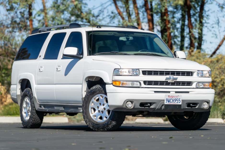 2004 Chevrolet Suburban (GMT800 2000-2006) sold for $12,599