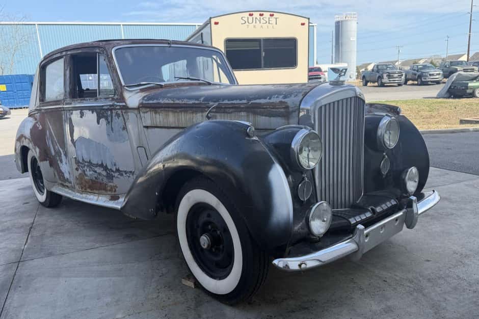 1953 Bentley R-Type sold for $6,100