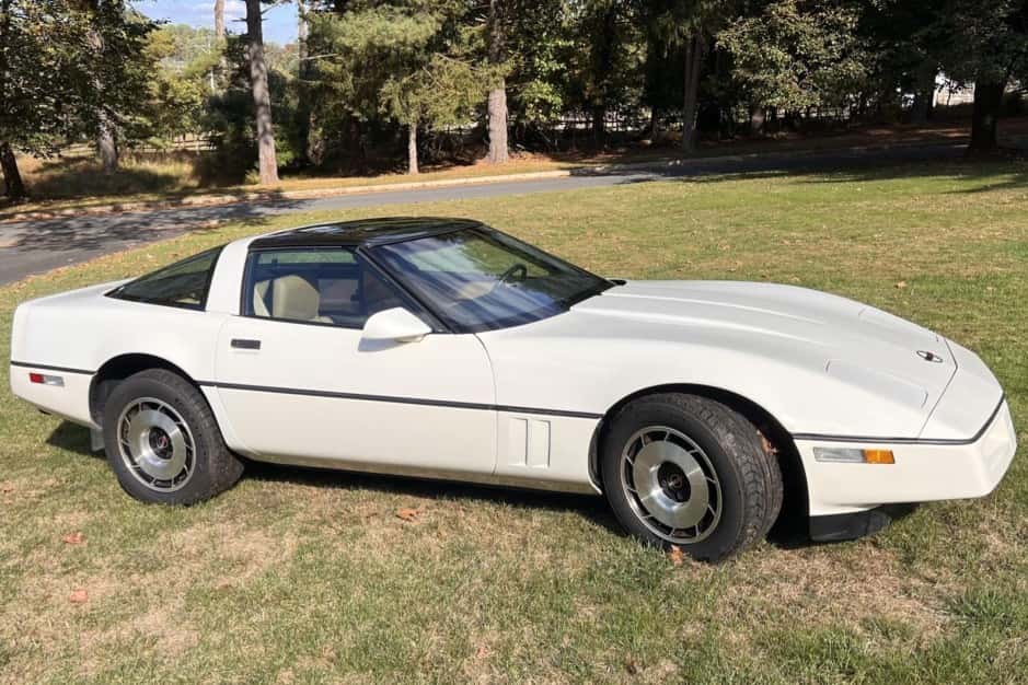 1985 Chevrolet Corvette C4 Coupe (1984-1991) sold for $9,500