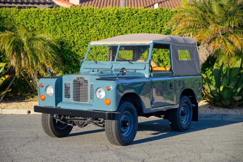 1970 Land Rover Series 88 sold for $25,114