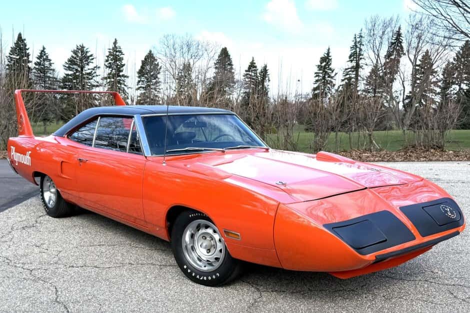 1970 Plymouth Superbird & Dodge Charger Daytona sold for $260,000