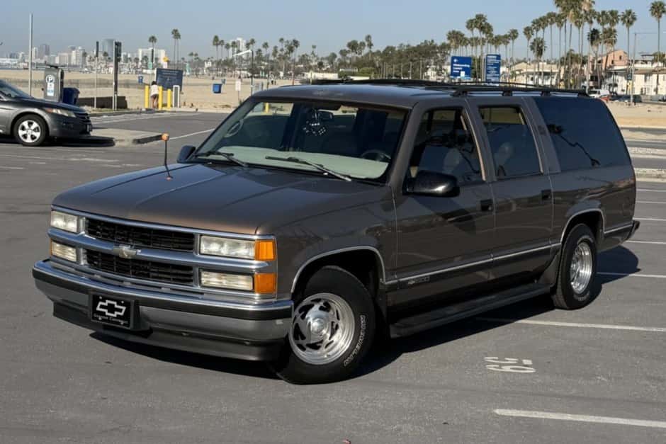 1997 Chevrolet Suburban (GMT400 1992-1999) sold for $3,500
