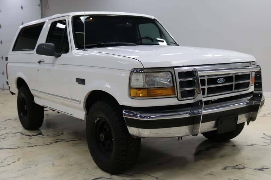 1994 Ford Bronco 4th-5th Generations 1987-1996 sold for $6,125