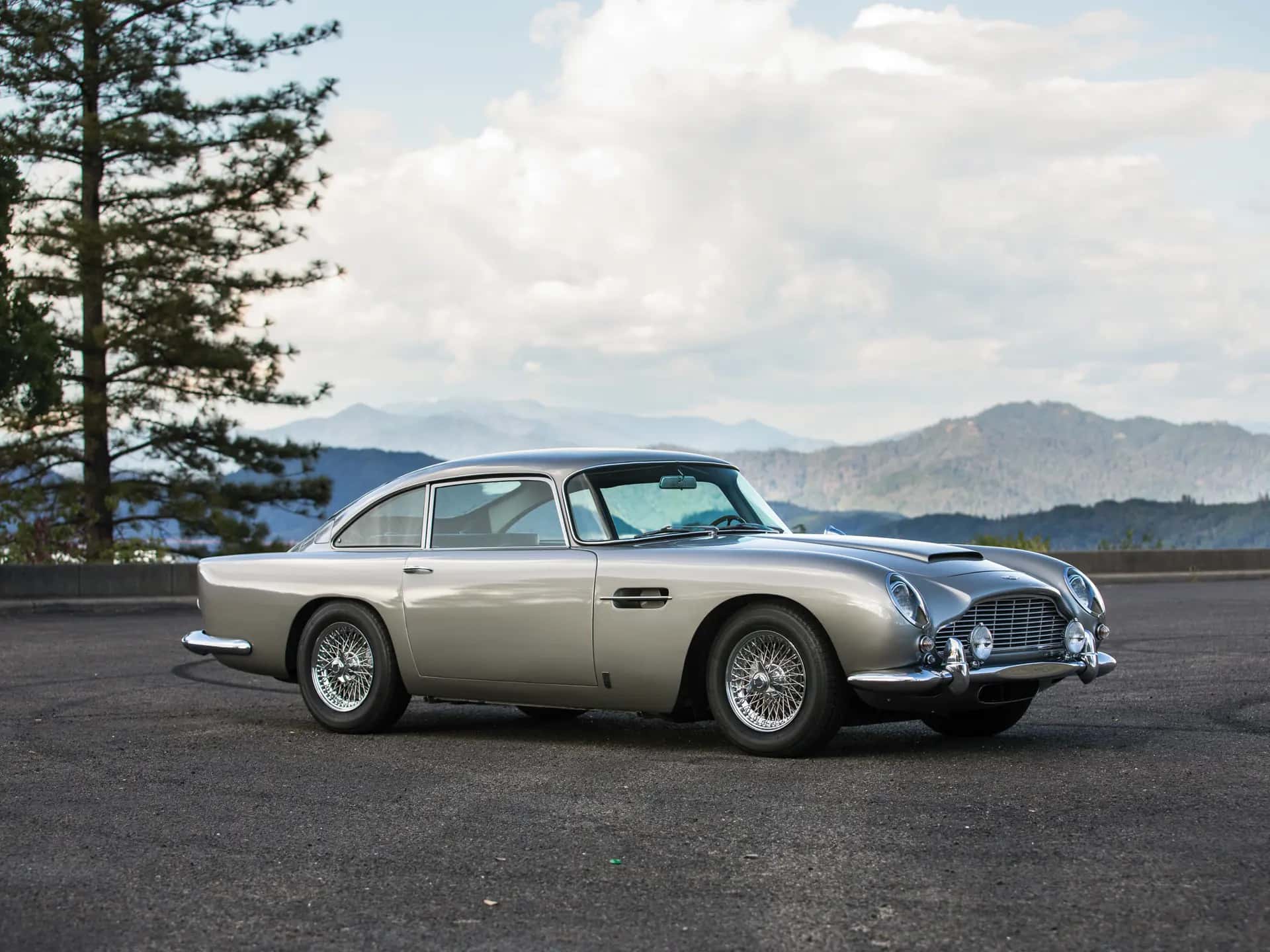 1965 Aston Martin DB5 sold for $731,000