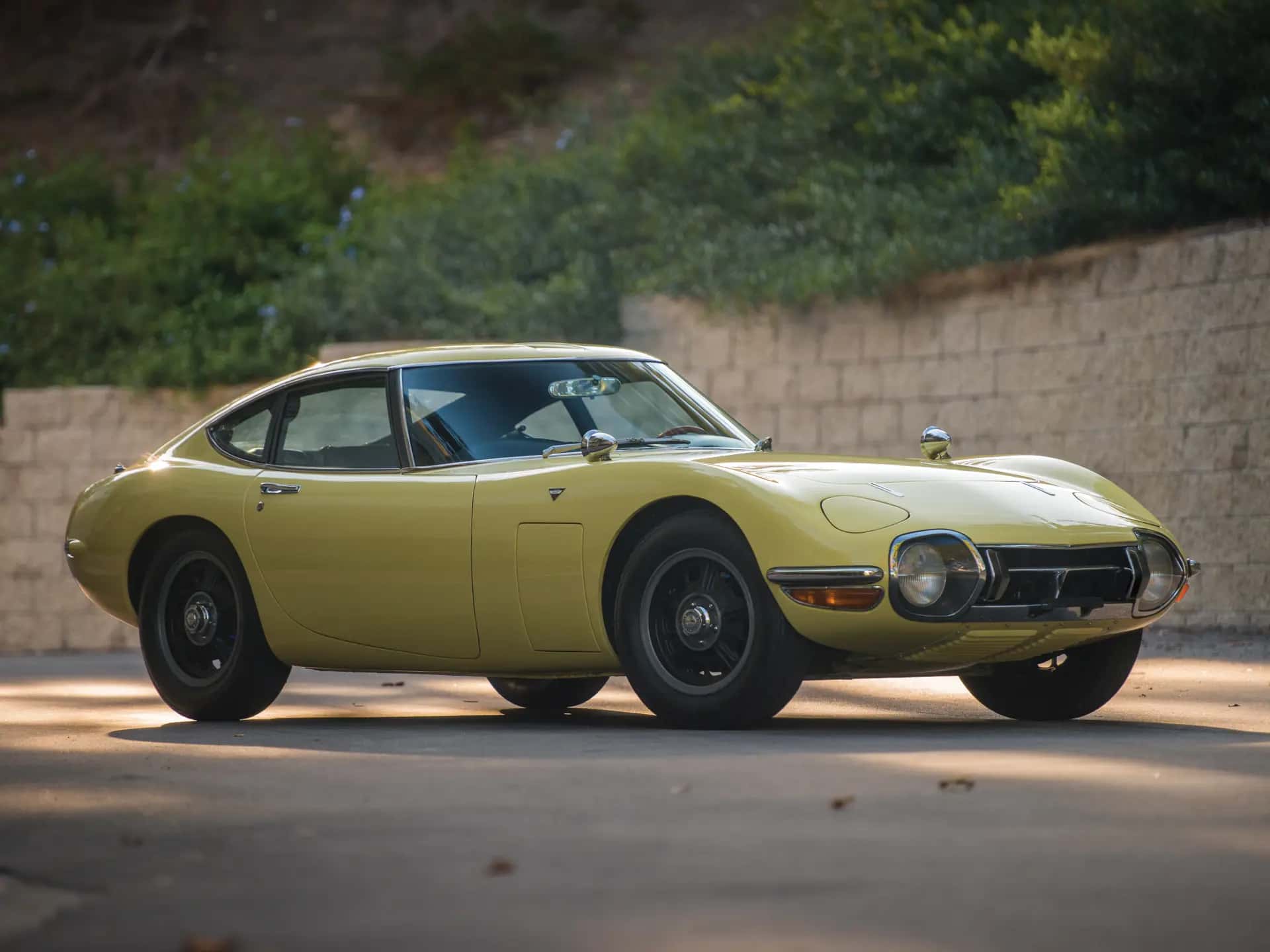 1967 Toyota 2000GT sold for $665,000
