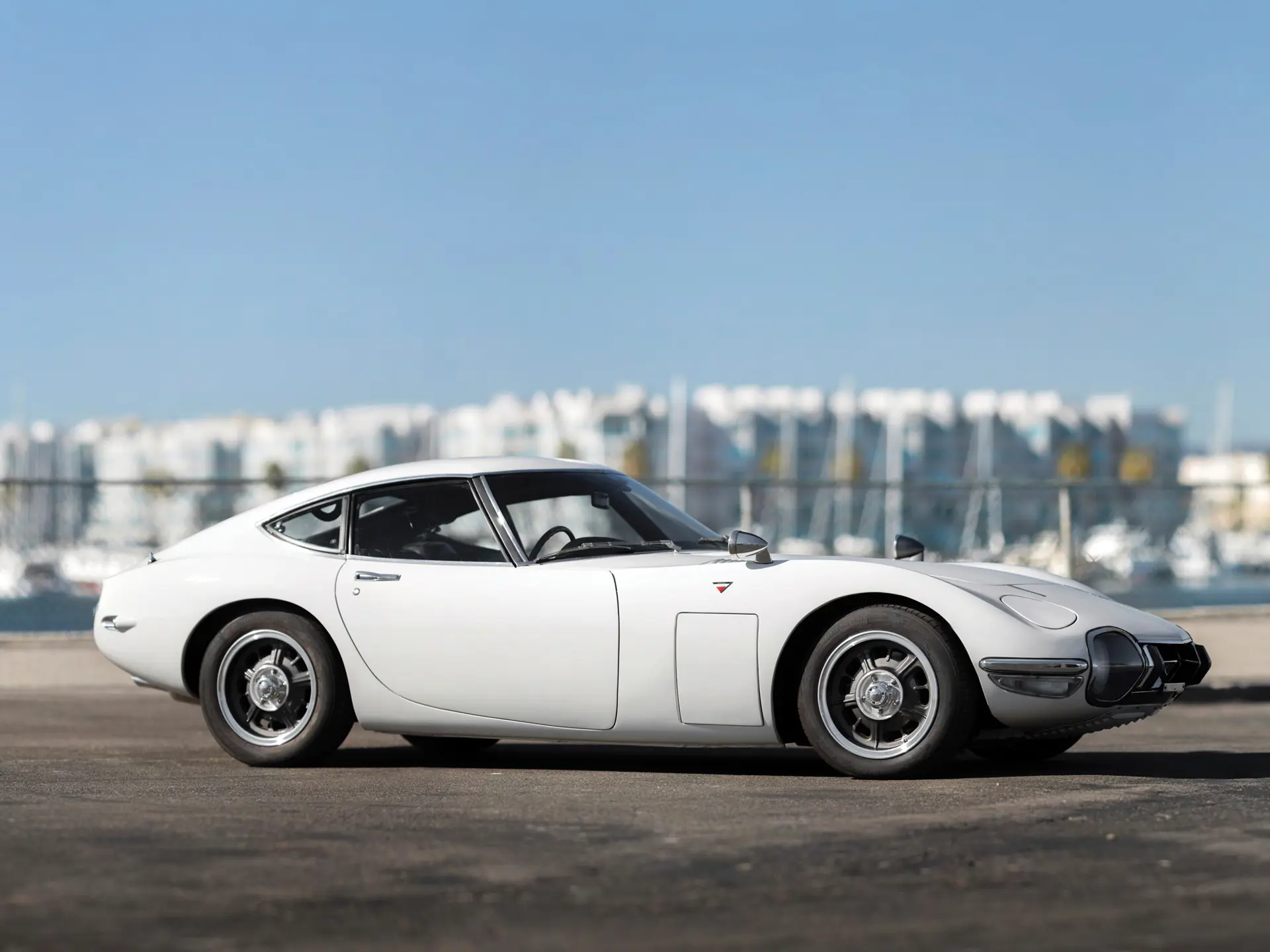 1967 Toyota 2000GT sold for $511,000
