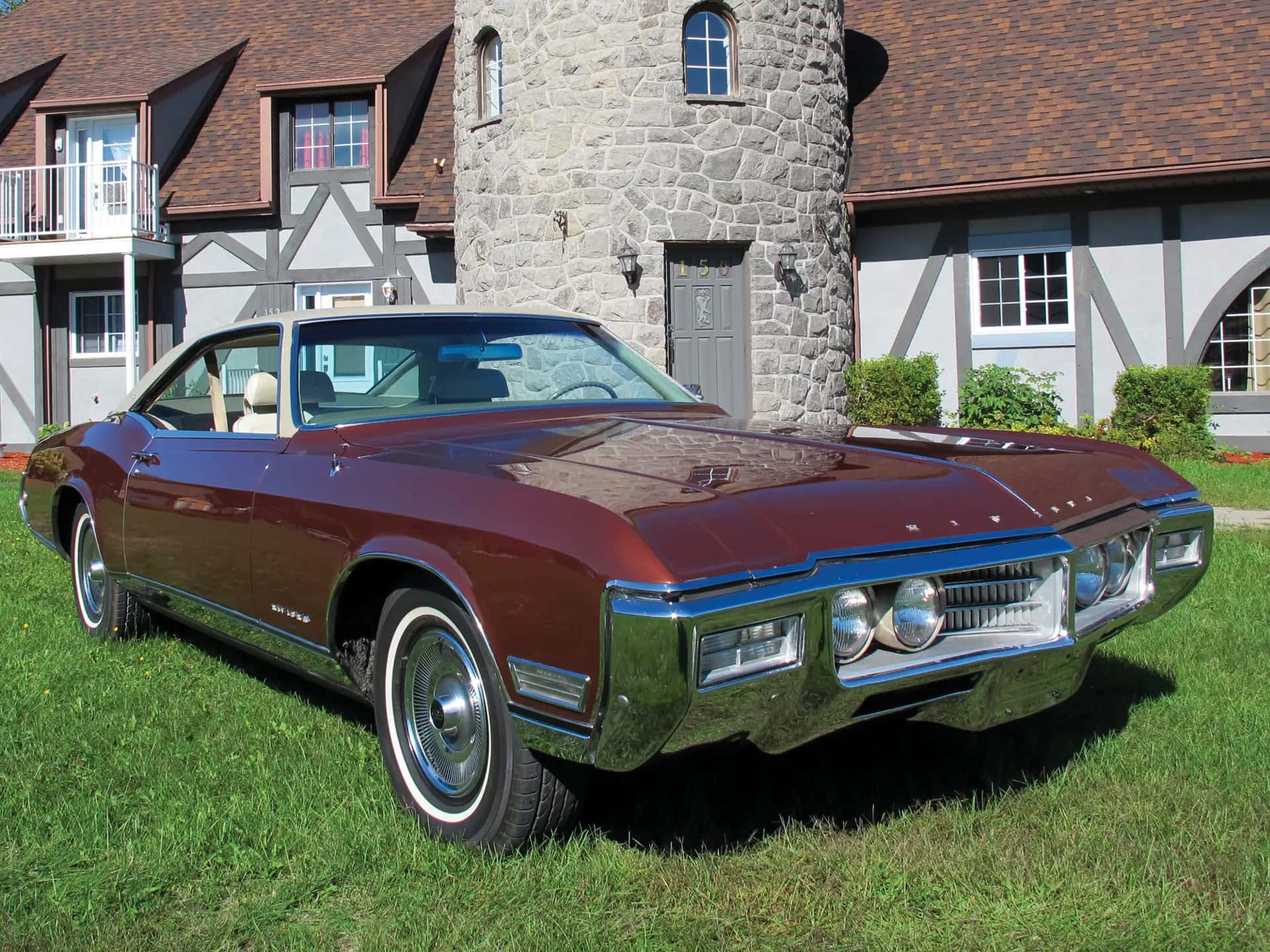 1969 Buick Riviera sold for $17,600