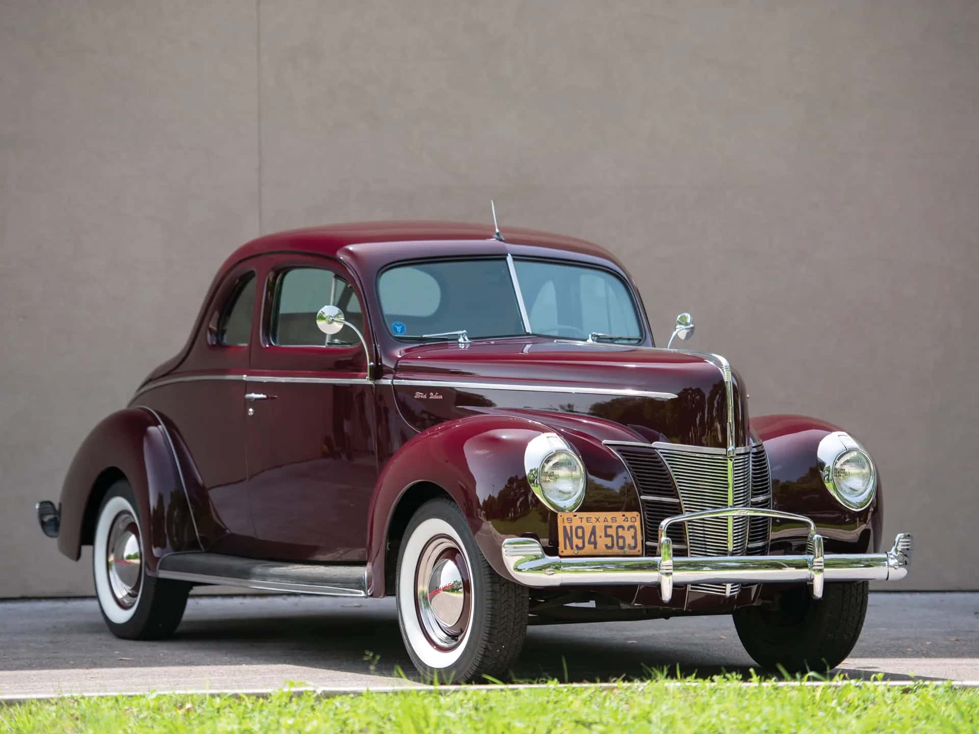 1940 Ford V-8 DeLuxe Coupe sold for $39,600
