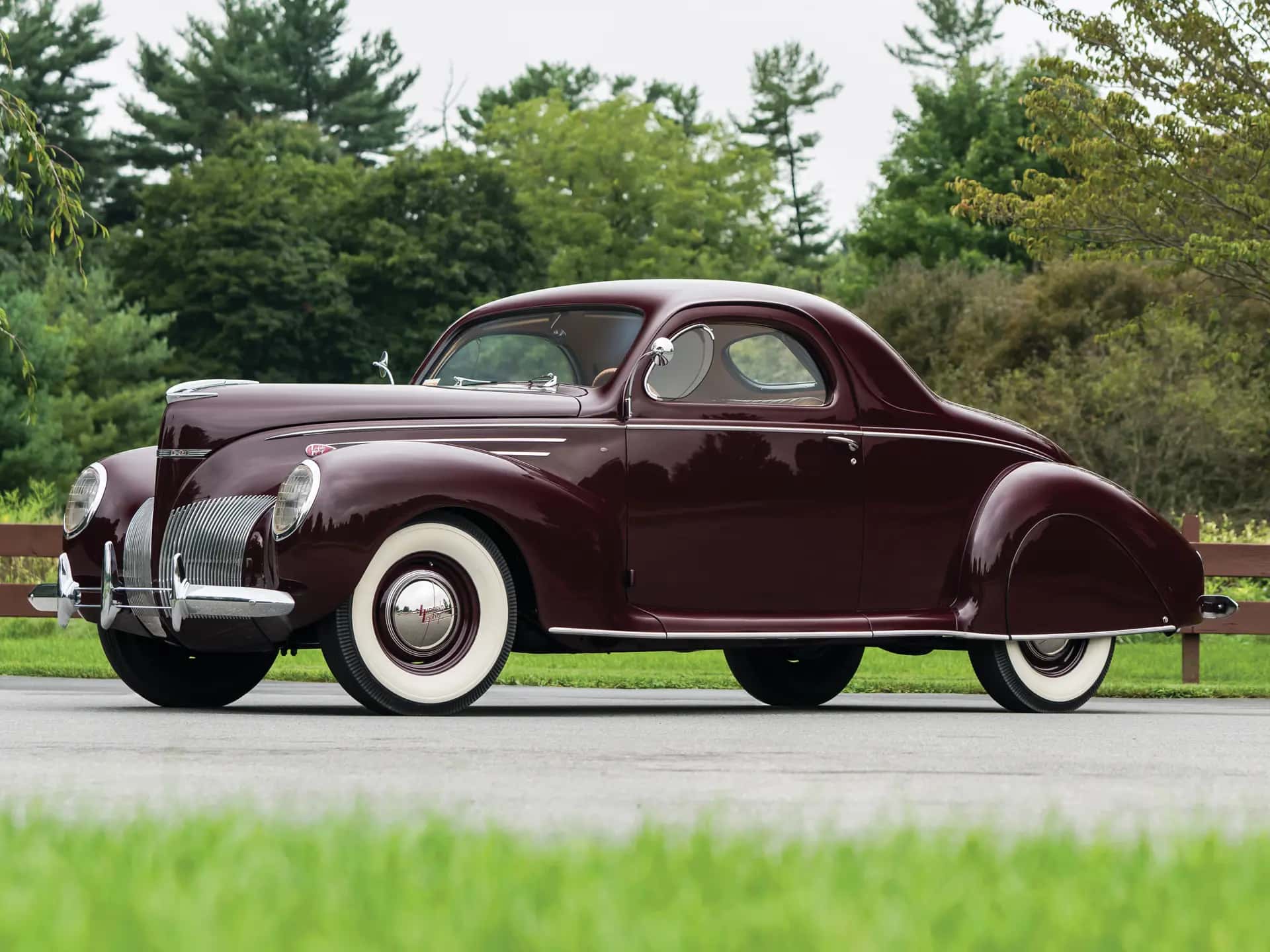 1939 Lincoln -Zephyr Coupe sold for $148,500