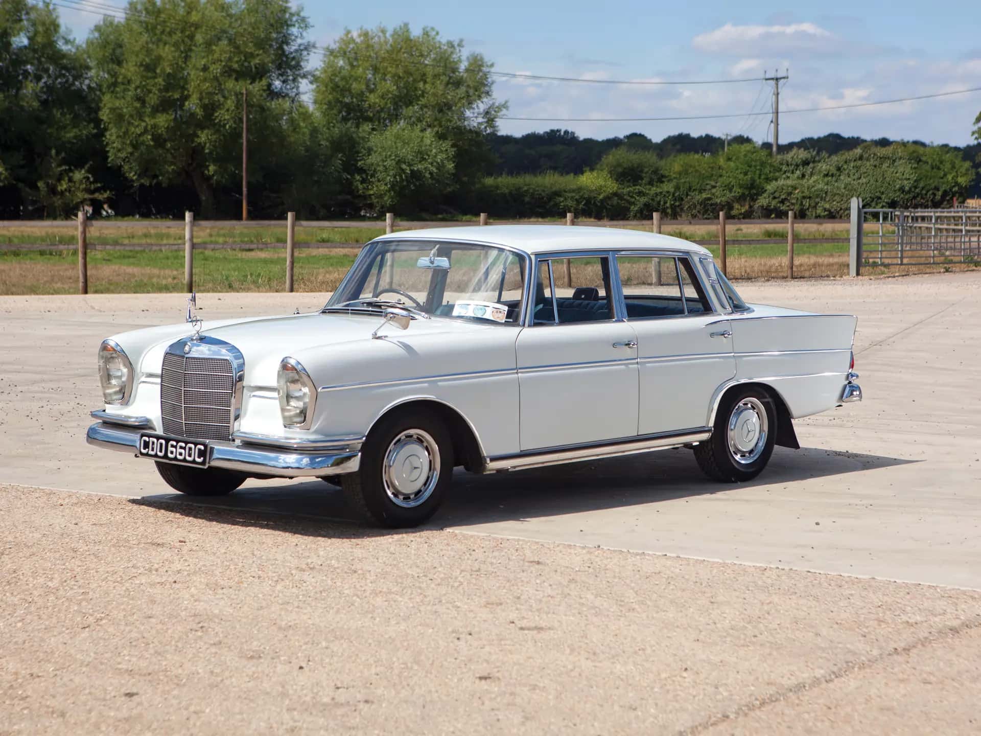 1965 Mercedes-Benz 300 SE 'Fintail' Sedan sold for £14,950