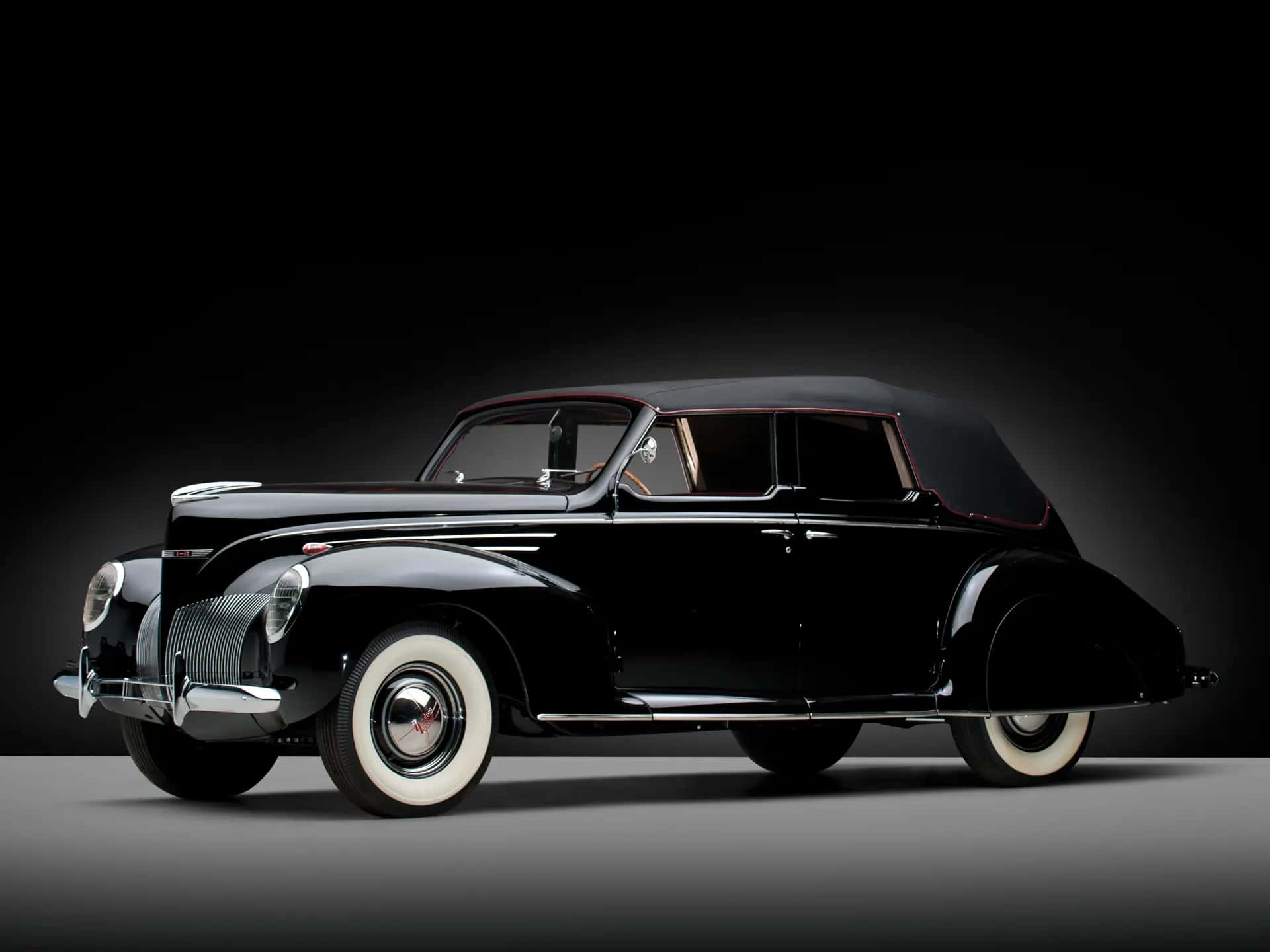 1939 Lincoln -Zephyr Convertible Sedan sold for $114,000