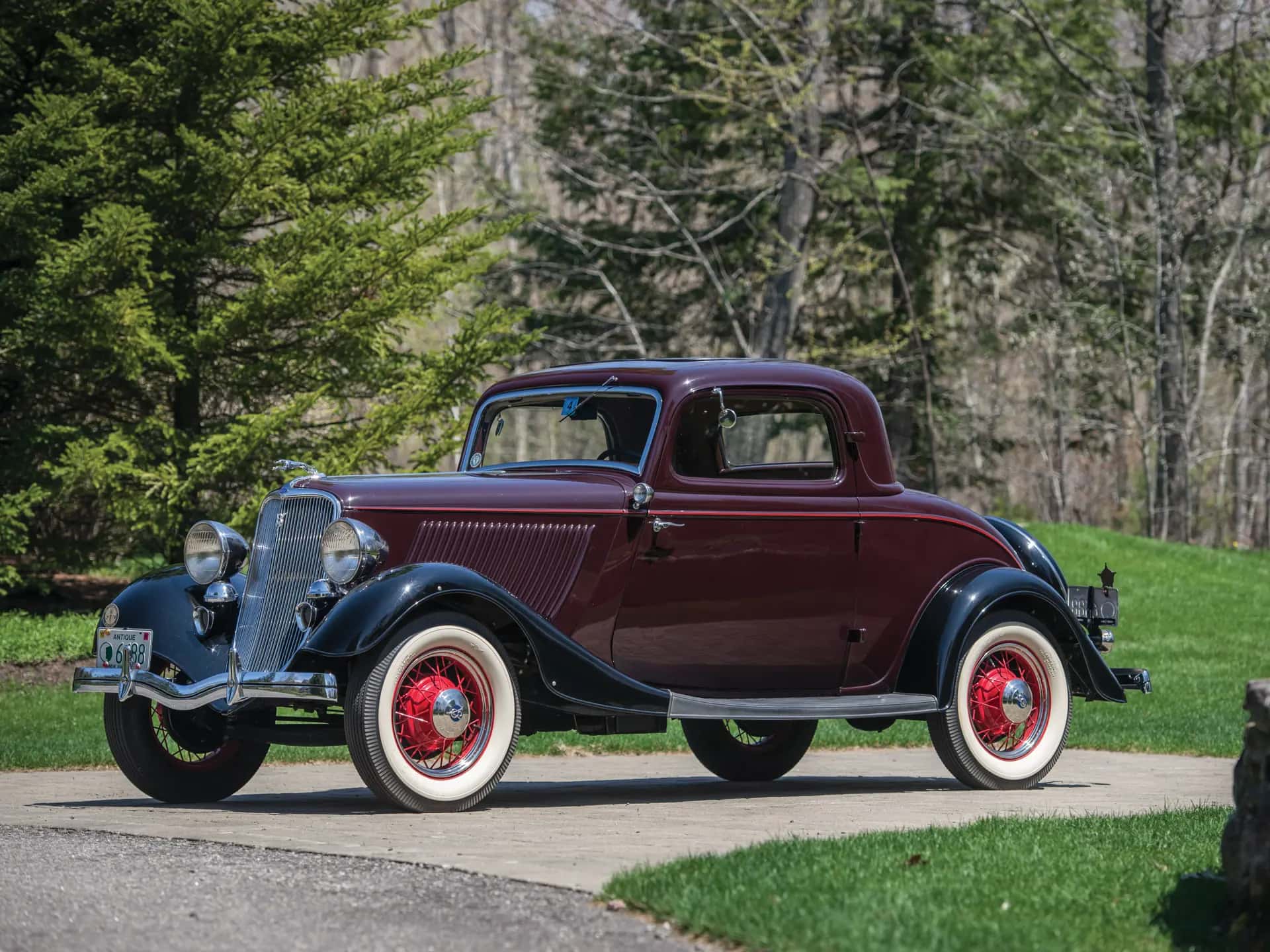 1933 Ford V-8 DeLuxe Three-Window Coupe sold for $54,880