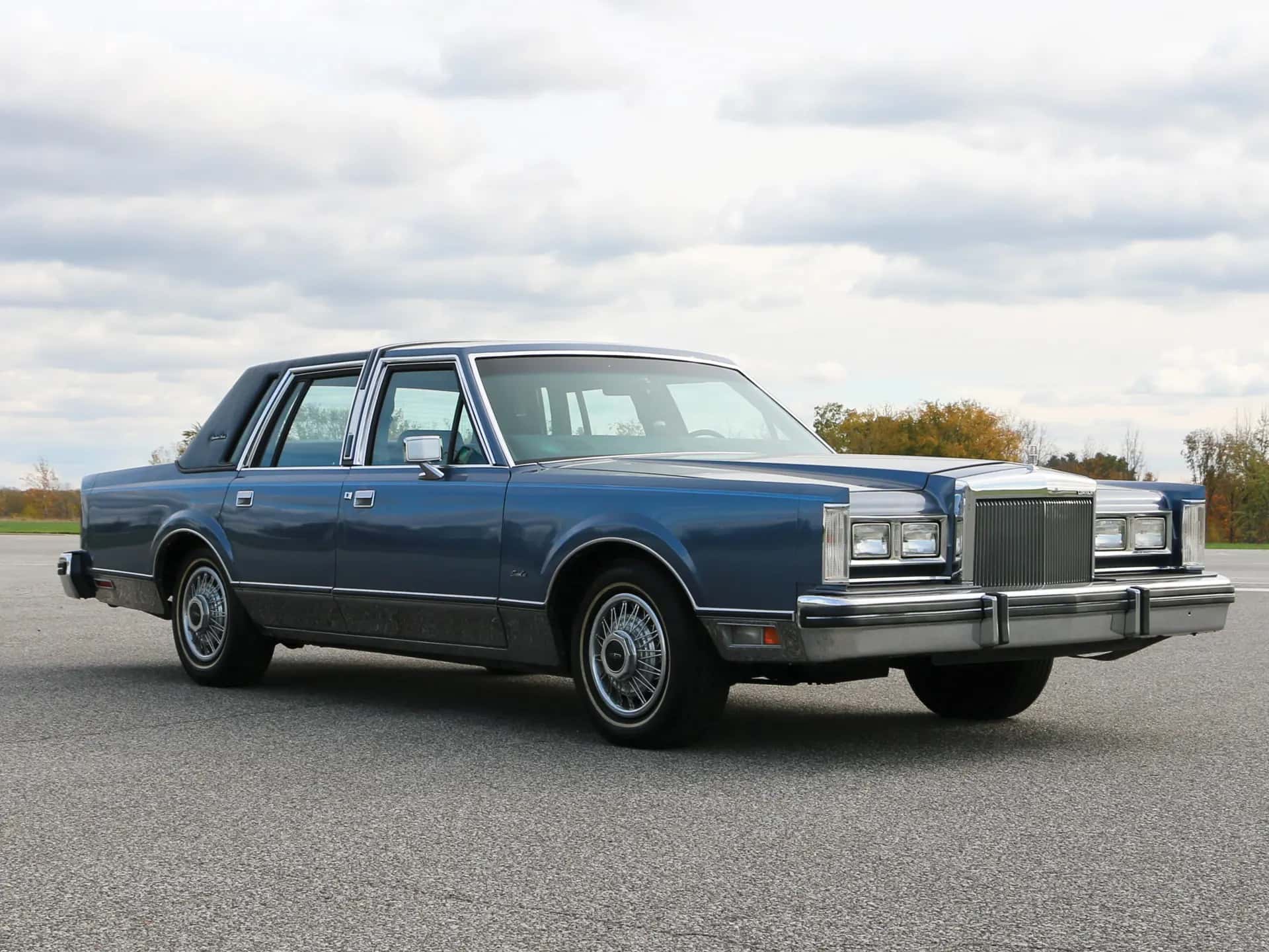 1984 Lincoln Town Car sold for $3,630