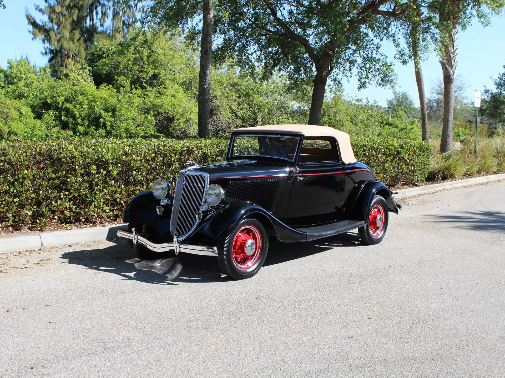 1934 Ford V-8 DeLuxe Cabriolet sold for $0