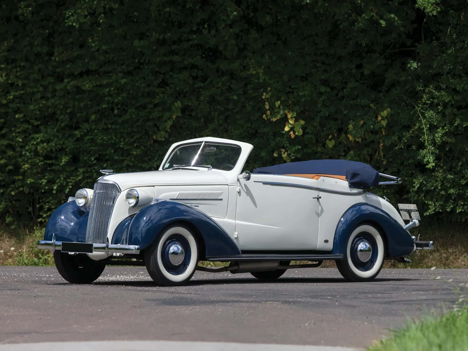 1937 Chevrolet Master Cabriolet sold for €31,050