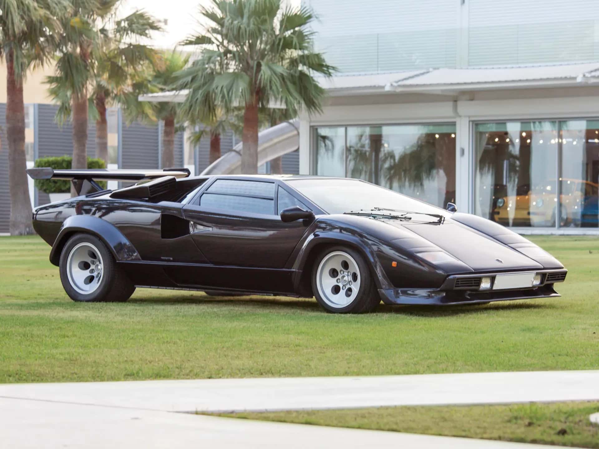 1979 Lamborghini Countach LP400 S Series I sold for $305,000