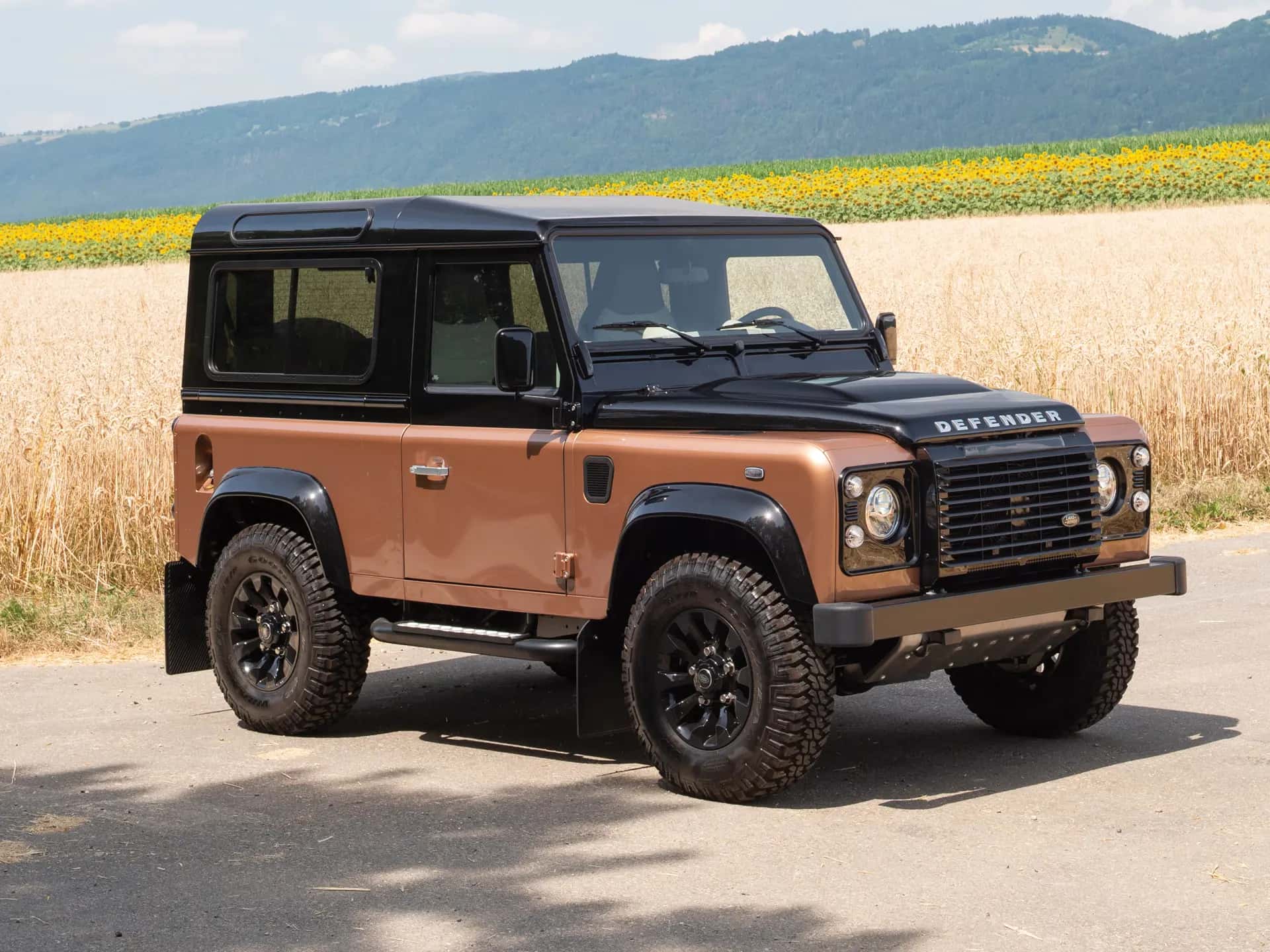 2016 Land Rover Defender 90 Autobiography sold for £63,250