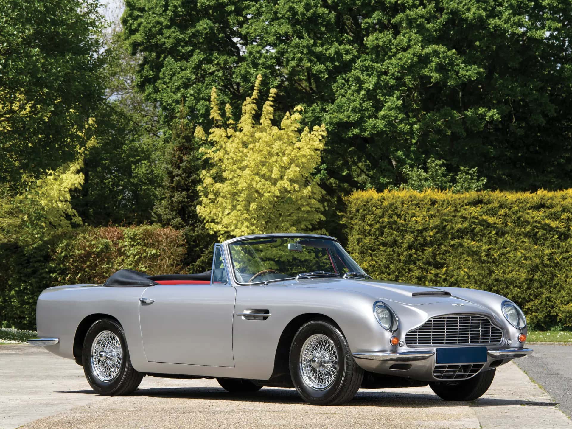 1968 Aston Martin DB6 Volante sold for £0